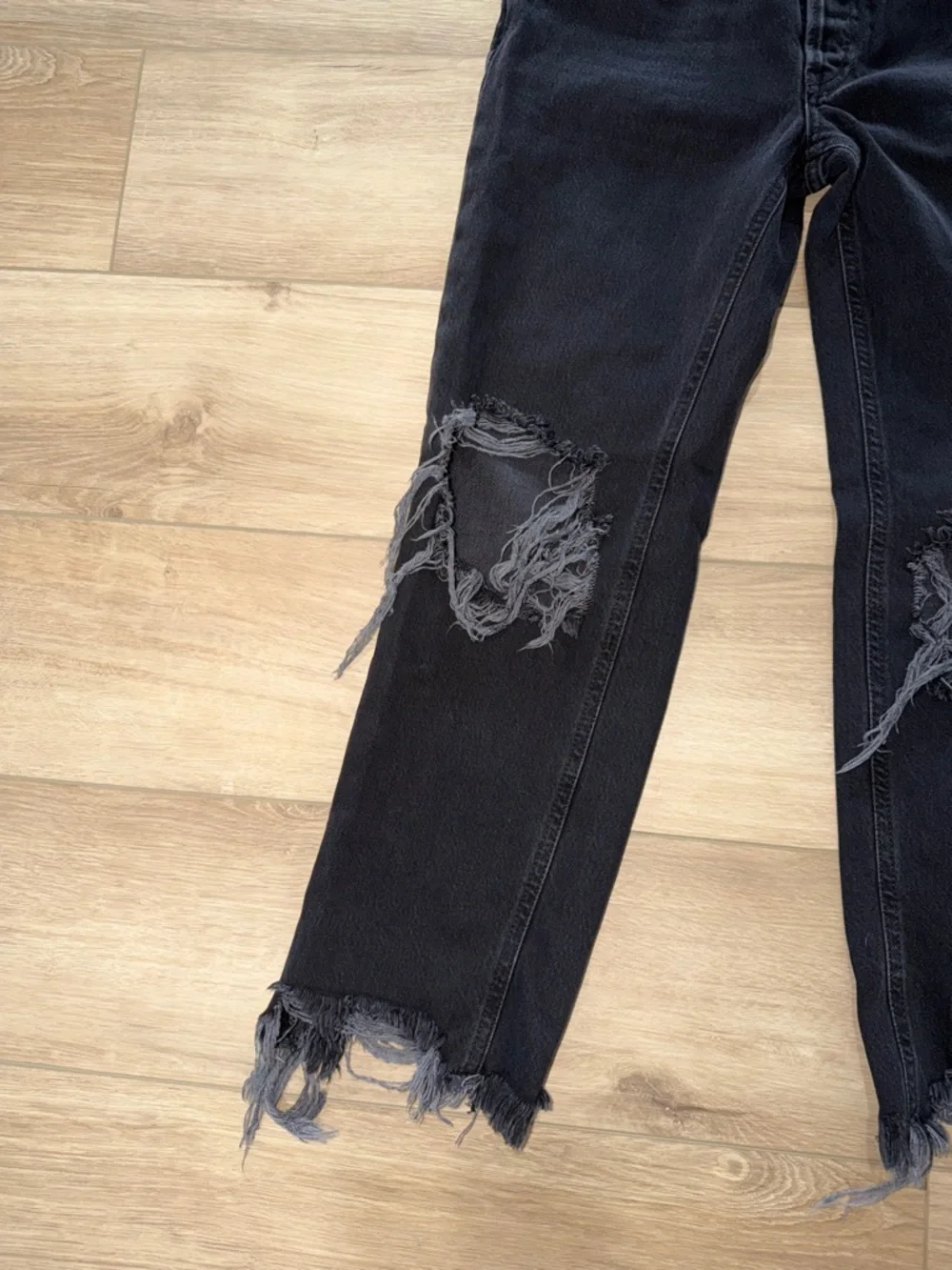 Free People "Maggie" mid-rise distressed straight-leg jeans in a black wash 25 - Picture 3 of 9